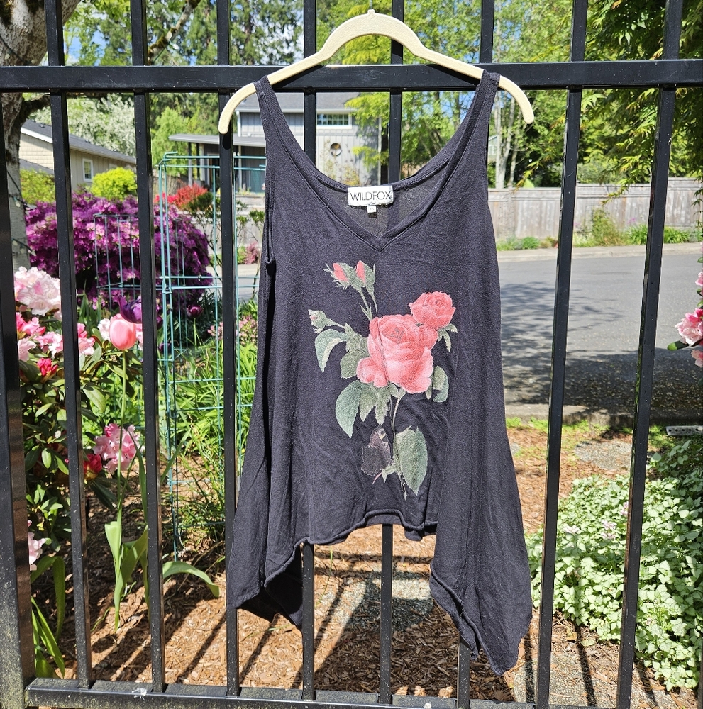 Wild Fox Roses Graphic Tank Top Scoop Neck Sharkbite Hem Flowy XS Black Red EUC